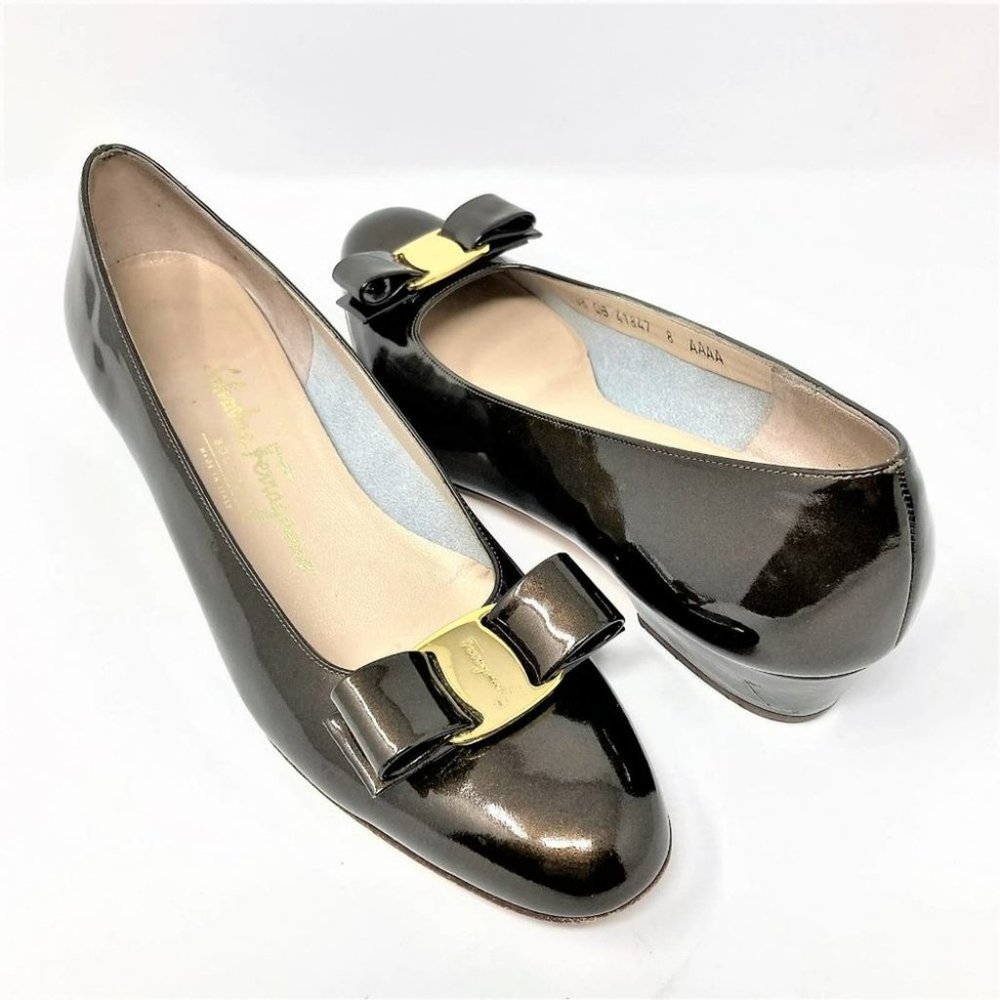 Salvatore Ferragamo Vara Bronze Patent Calf Leather Gold Bow Pumps - Size 8